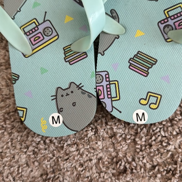 Pushin flip-flops, size medium - Picture 3 of 4
